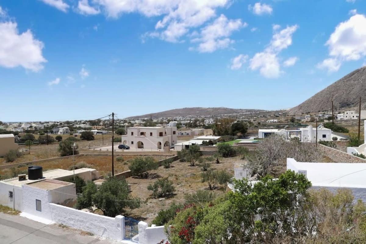 Santorini Seaside Retreat - Flora'S Summer Escape Perissa  Bagian luar foto