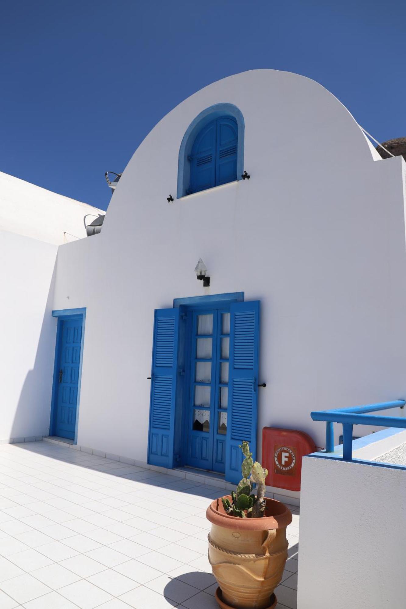 Santorini Seaside Retreat - Flora'S Summer Escape Perissa  Bagian luar foto